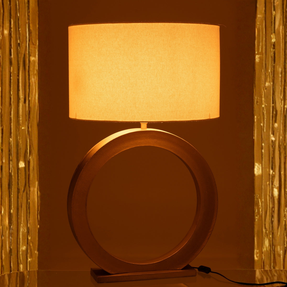 Bordlampe, rund, aluminium, guldfarvet, J-Line