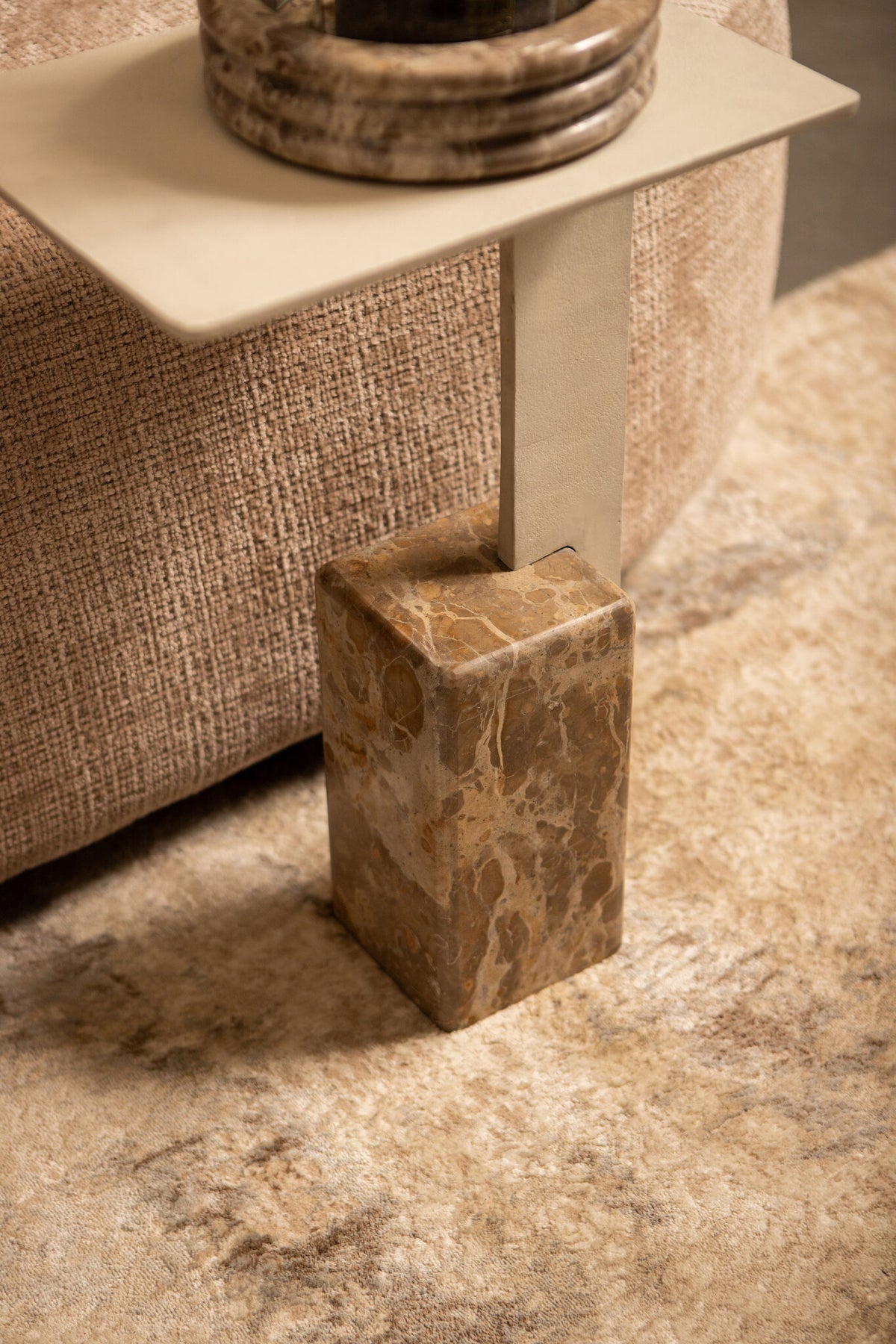 Sidebord Ebe Beige Marmor Rektangulært PTMD