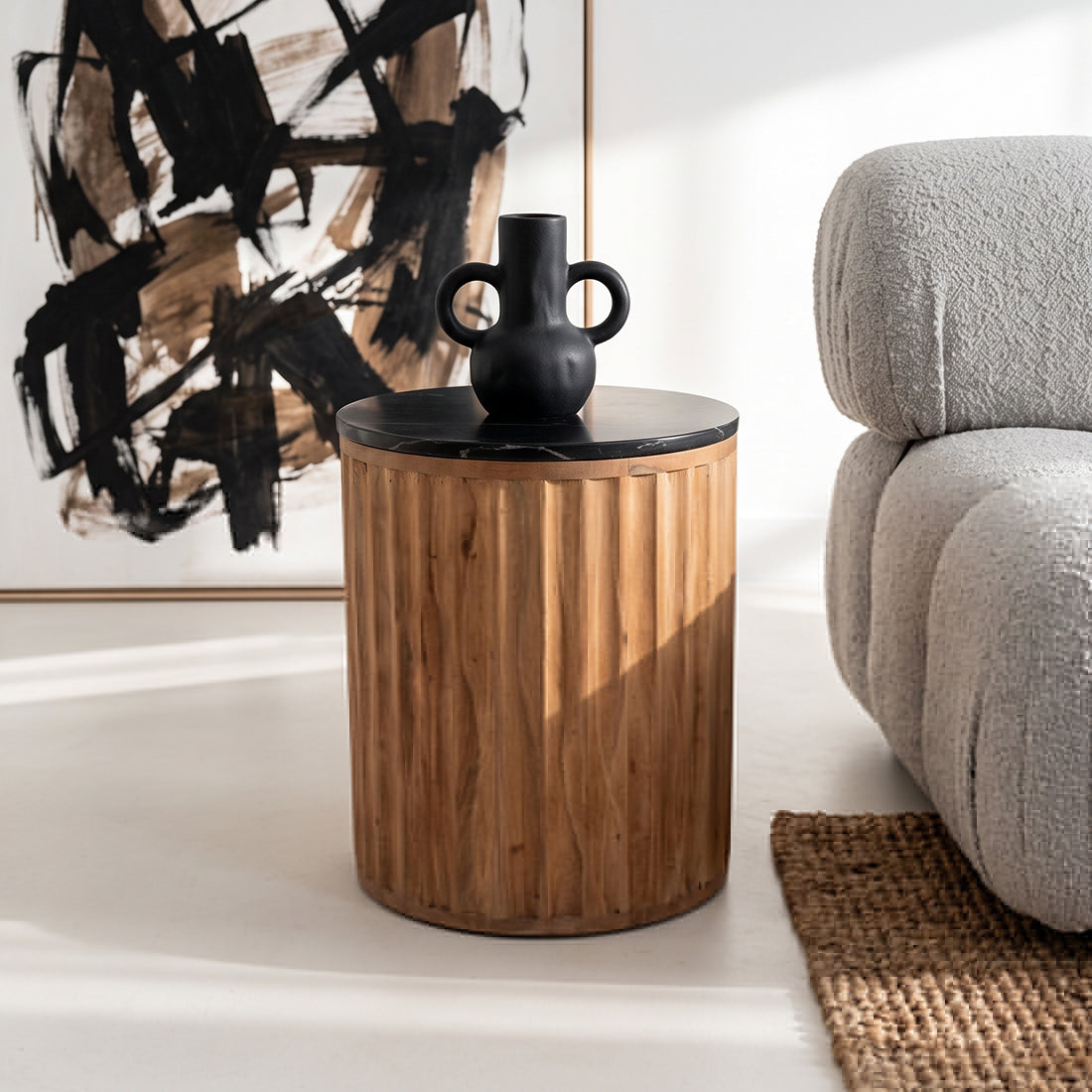 Rundt sidebord Langkawi i sort marmor fra Raw Materials