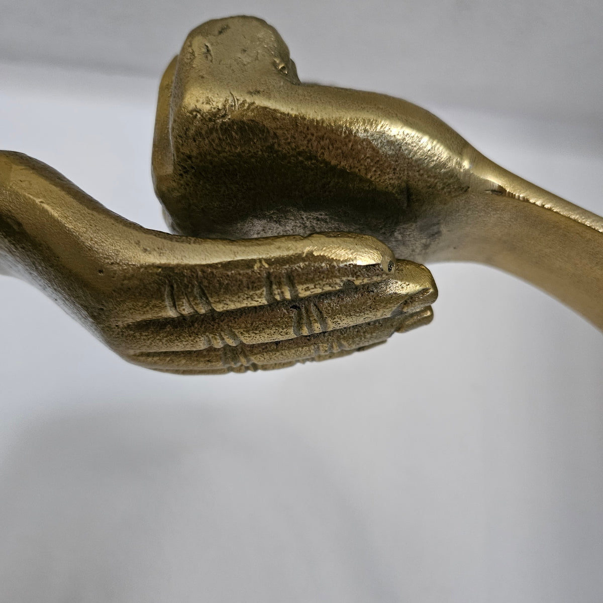 Ornament Handen Goud 34x8x43cm - Beeld - Living Lovely - livinglovely.nl