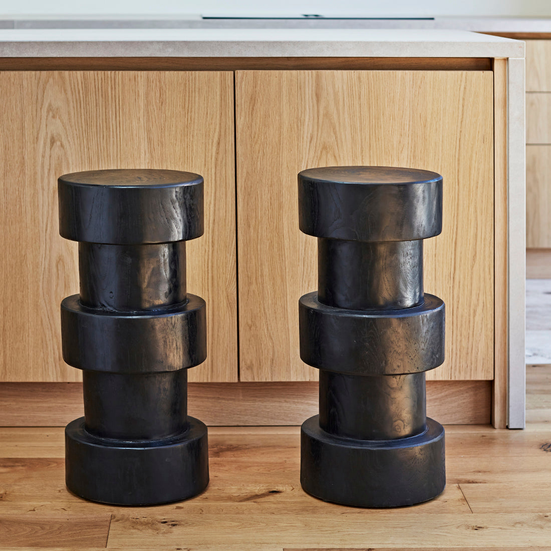 Forma barstol Totoma sort råmaterialer
