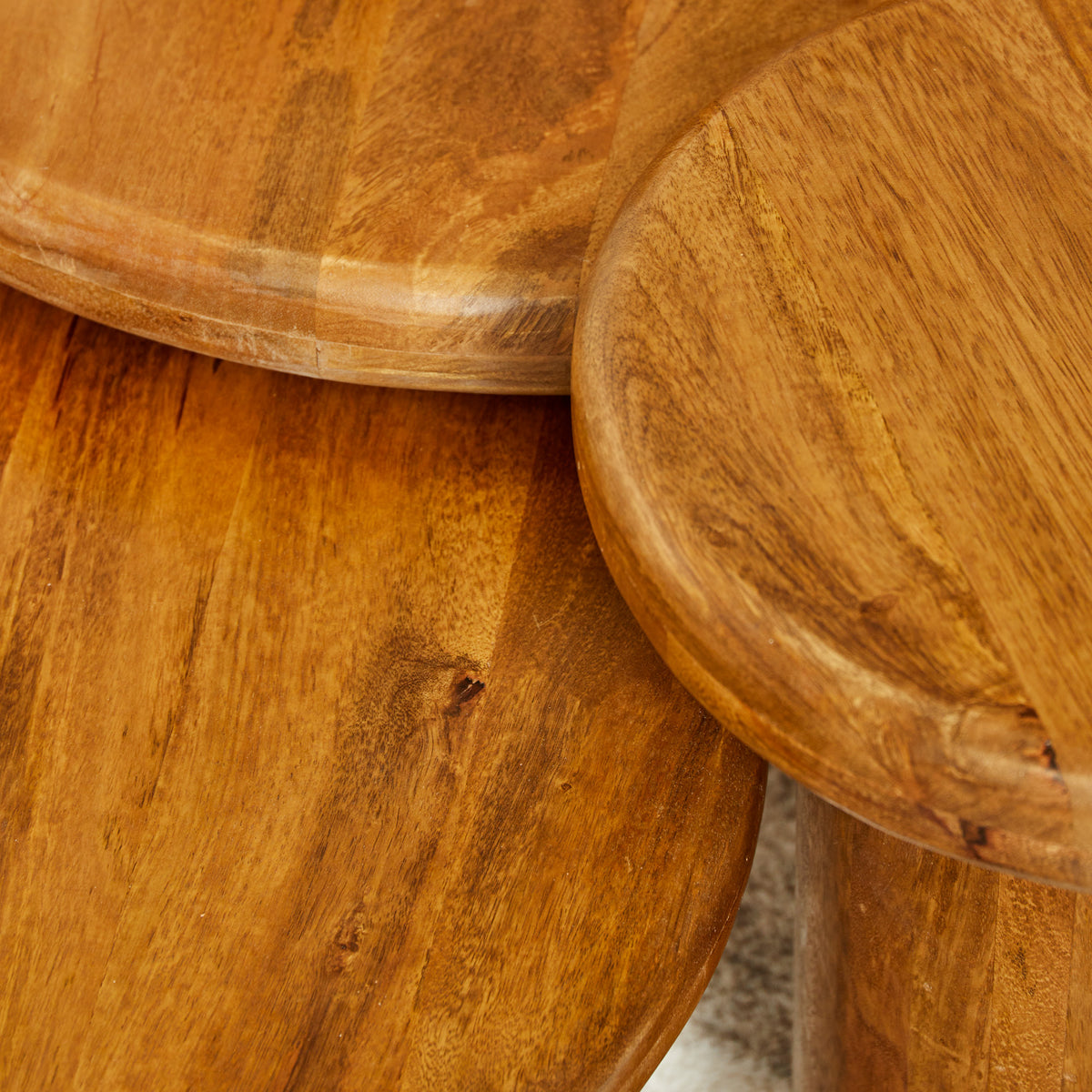 Salontafel Maya van Starfurn, het middelste naturel tafeltje met een diameter van 60 cm