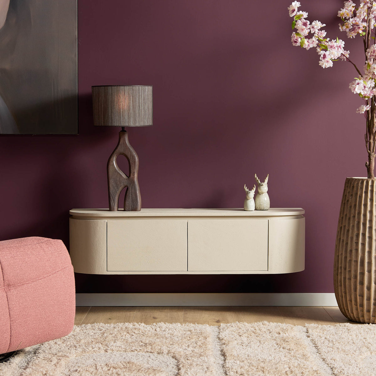 Zwevend TV-meubel Excellent Zand 120cm van Starfurn zwevend aan de muur in een sfeervolle woonkamer