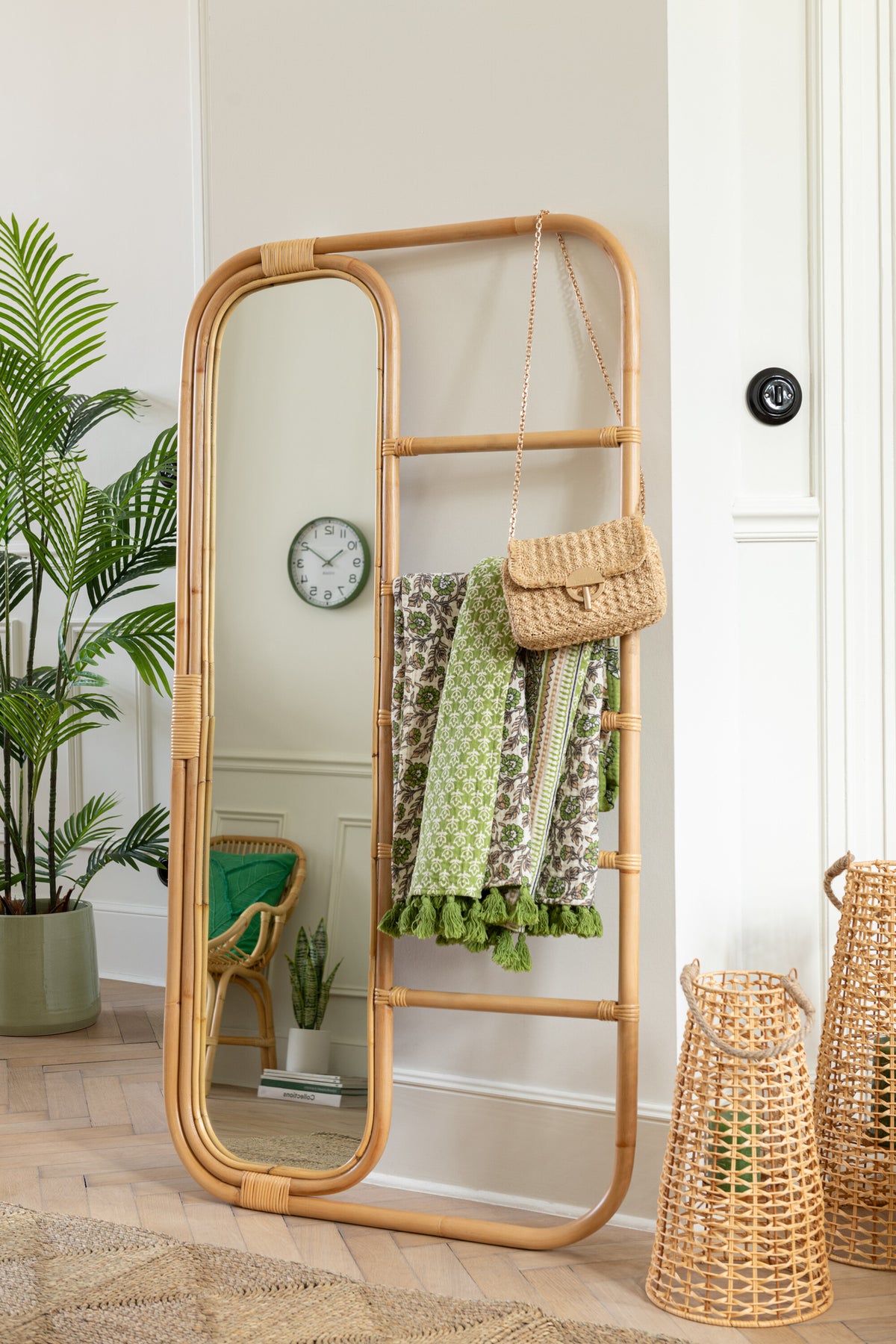 Spiegelstige i naturfarvet rattan, J-Line