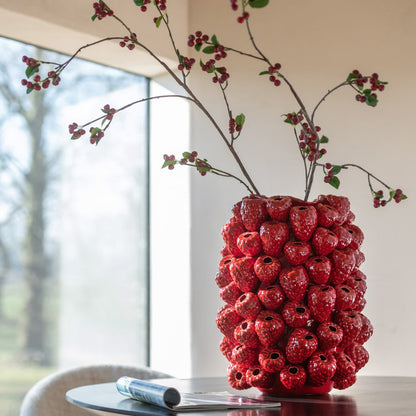 Vase Berry med relief i keramisk julerød fra J-Line