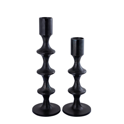 Taika Black rund lysestage i aluminium, lav, H73 cm PTMD