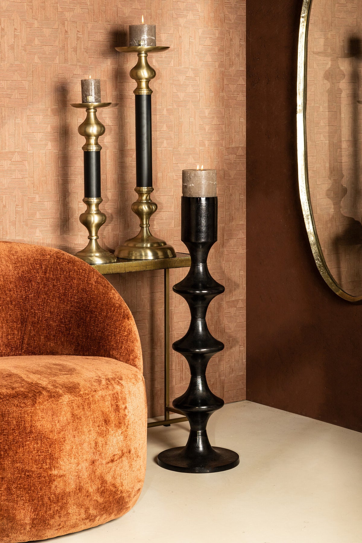 Taika Black rund lysestage i aluminium tabs H92 cm PTMD