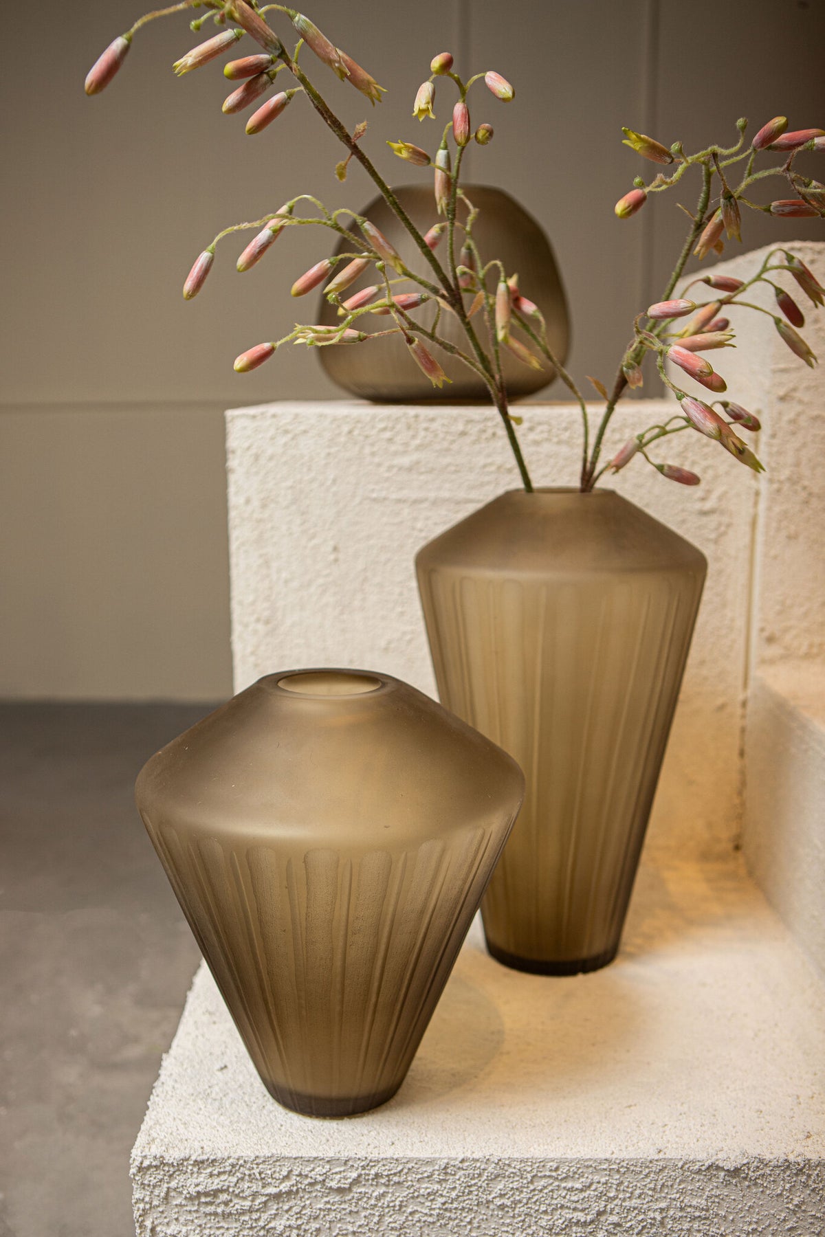 Vase Damiri Brunt Glas Håndskårne Linjer Stor PTMD