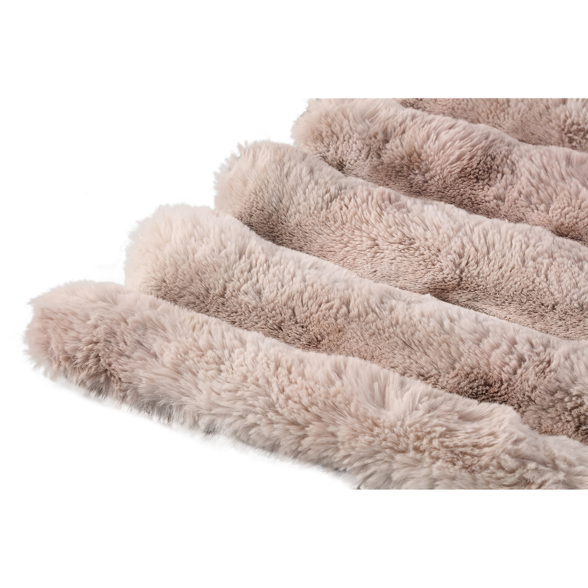 Plaid Divvo beige, kunstpels, kraftig ribbet, lille tern, PTMD
