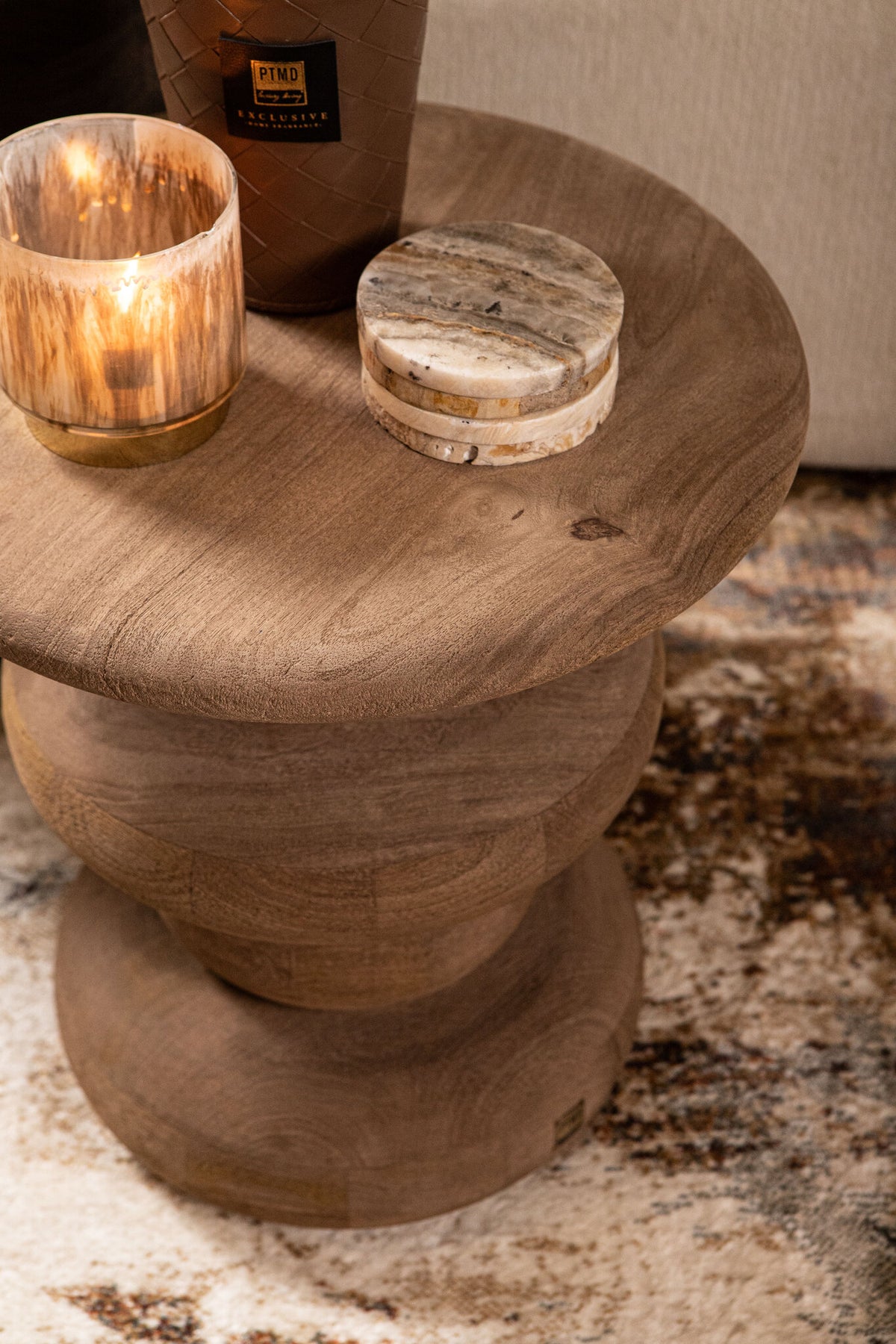 Rundt sidebord Keven rillet mangotræ natur PTMD
