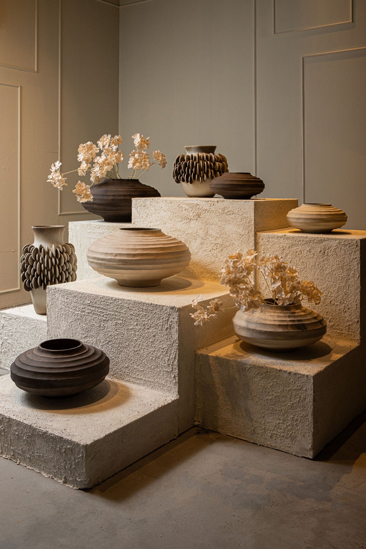 Kody Beige Stone Wash urtepotte i støbt aluminium med ribber M PTMD