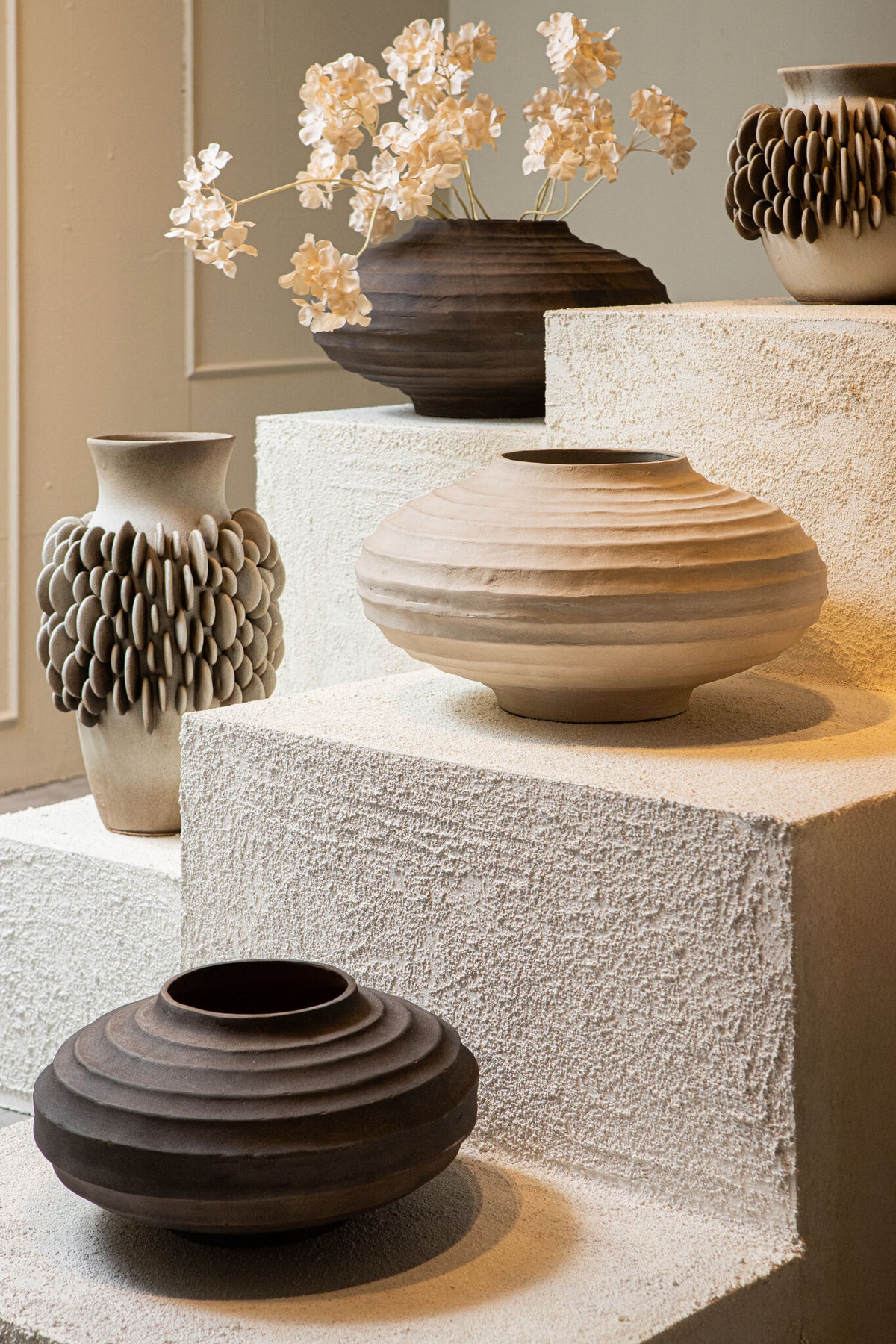 Kody Beige Stone Wash urtepotte i støbt aluminium med ribber M PTMD