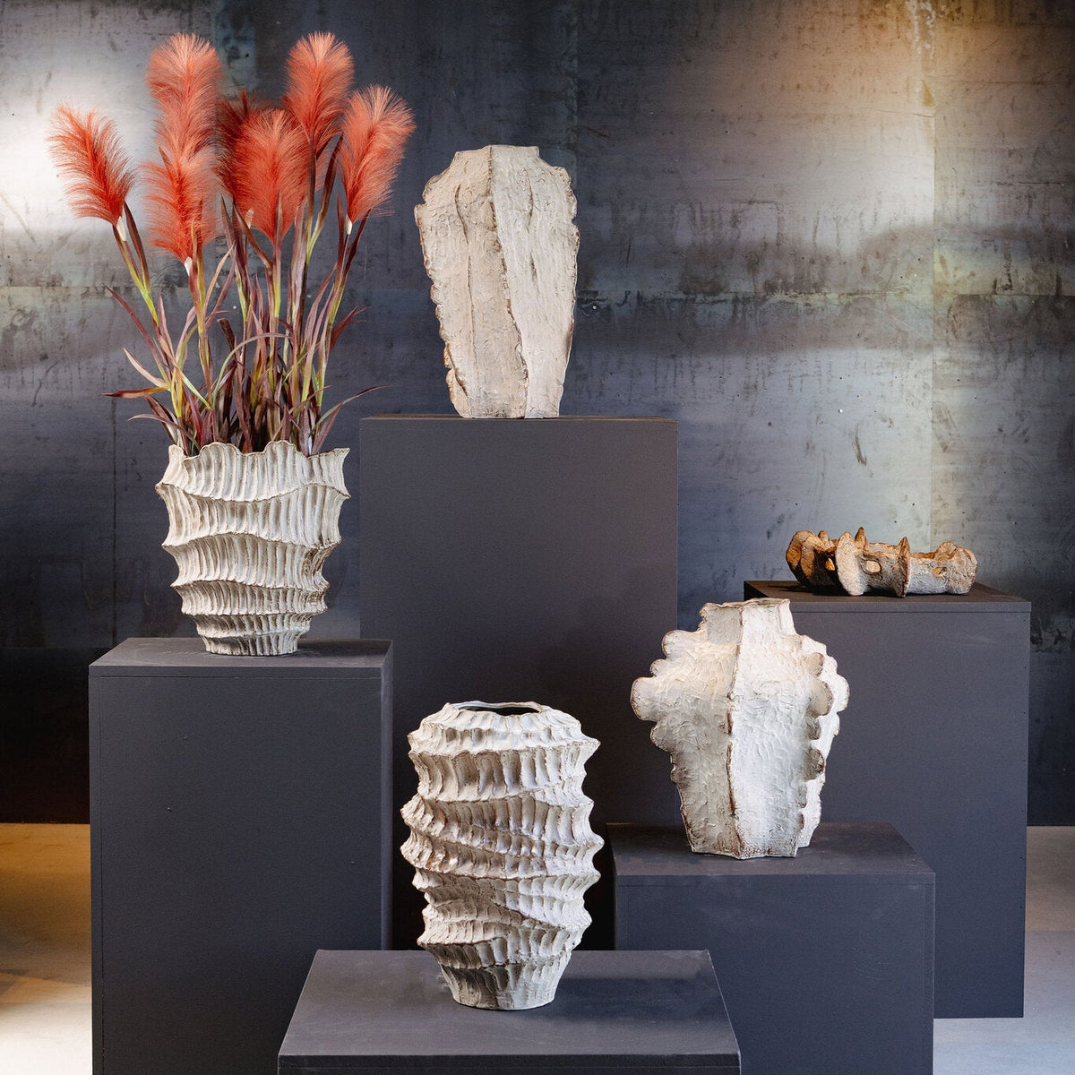 Talan beige keramisk vinklet vase med ribber, L, PTMD
