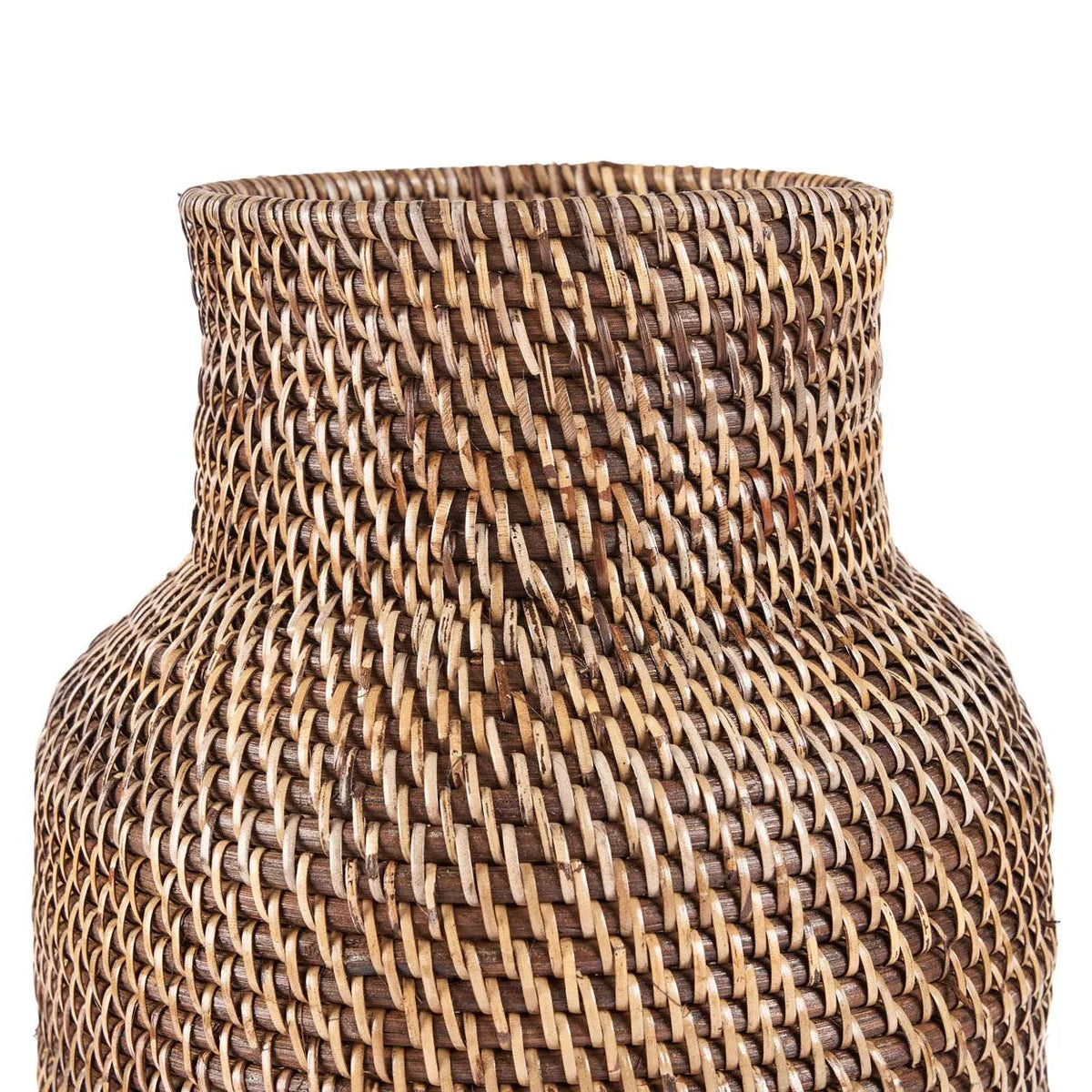 Den koloniale paraplykurv i naturfarvet rattan fra Bazar Bizar