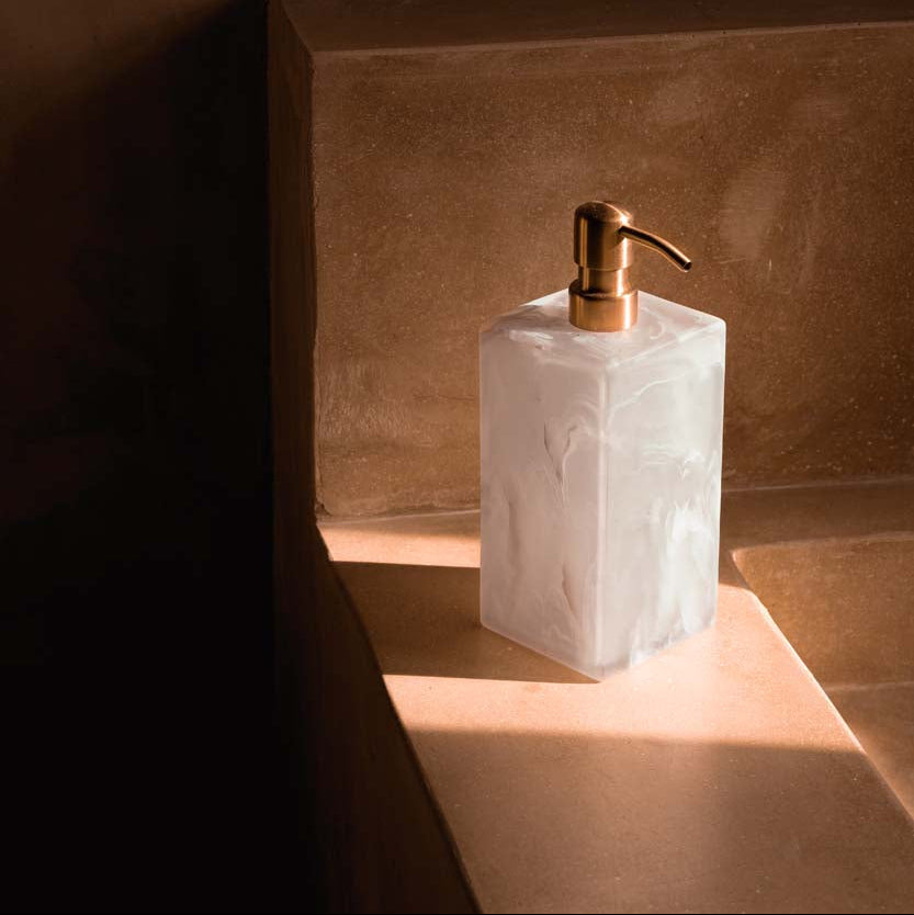Resin-sæbedispenser – lyserød, hvid | Bazar Bizar