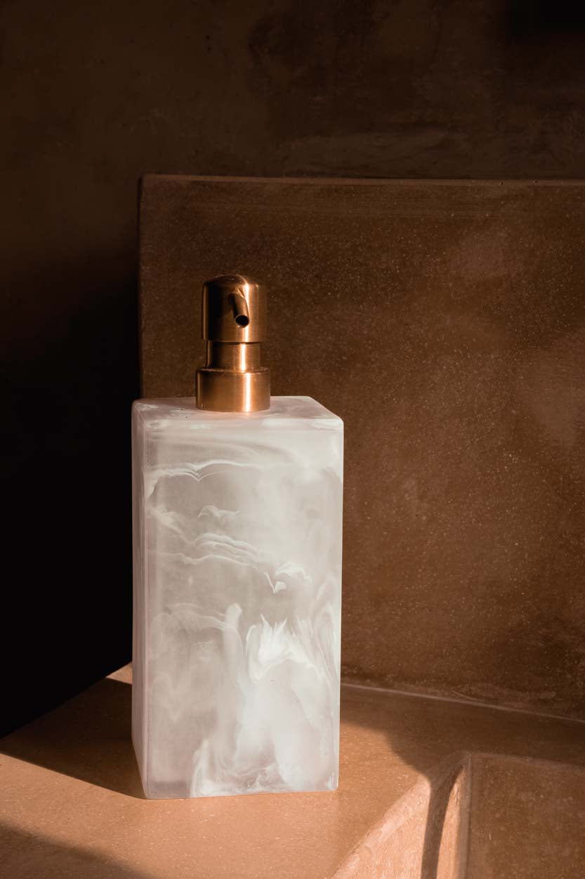 Resin-sæbedispenser – lyserød, hvid | Bazar Bizar