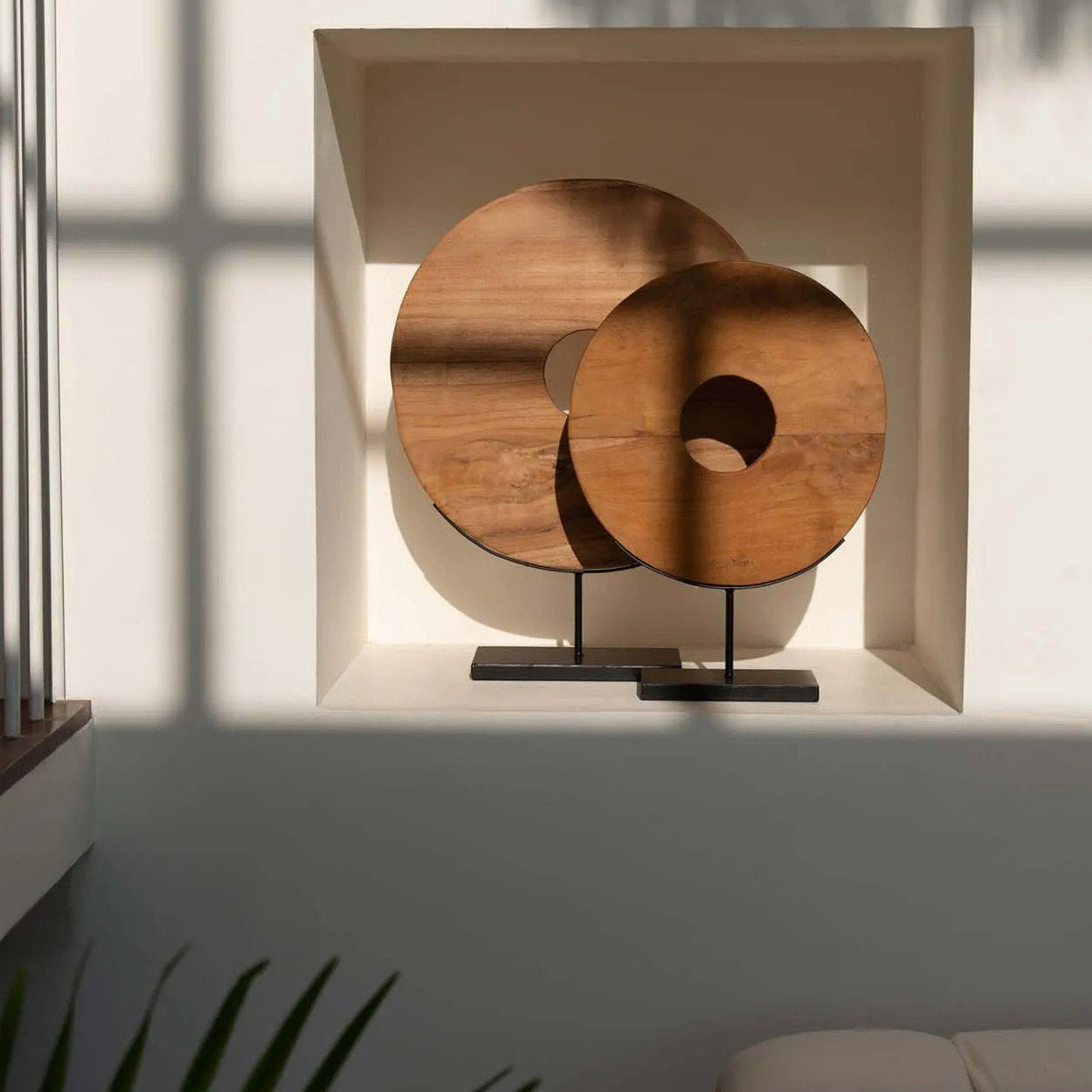 Teak Disc på stand Large Bazar Bizar