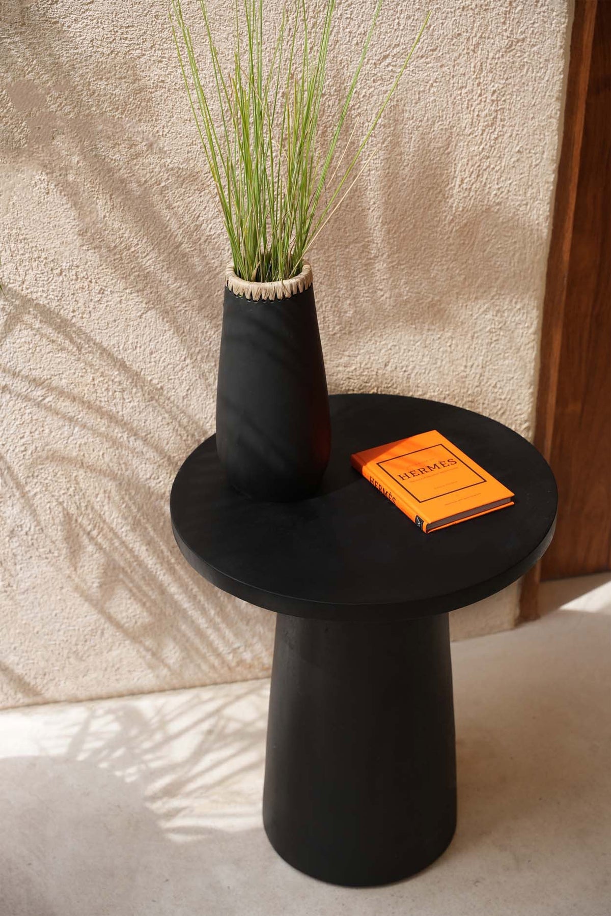 Timber Conic sidebord sort 50 Bazar Bizar