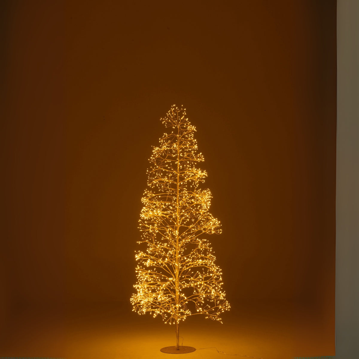 Juletræ med 2700 LED-lys, metal, guldfarvet, medium, H210 cm, J-Line