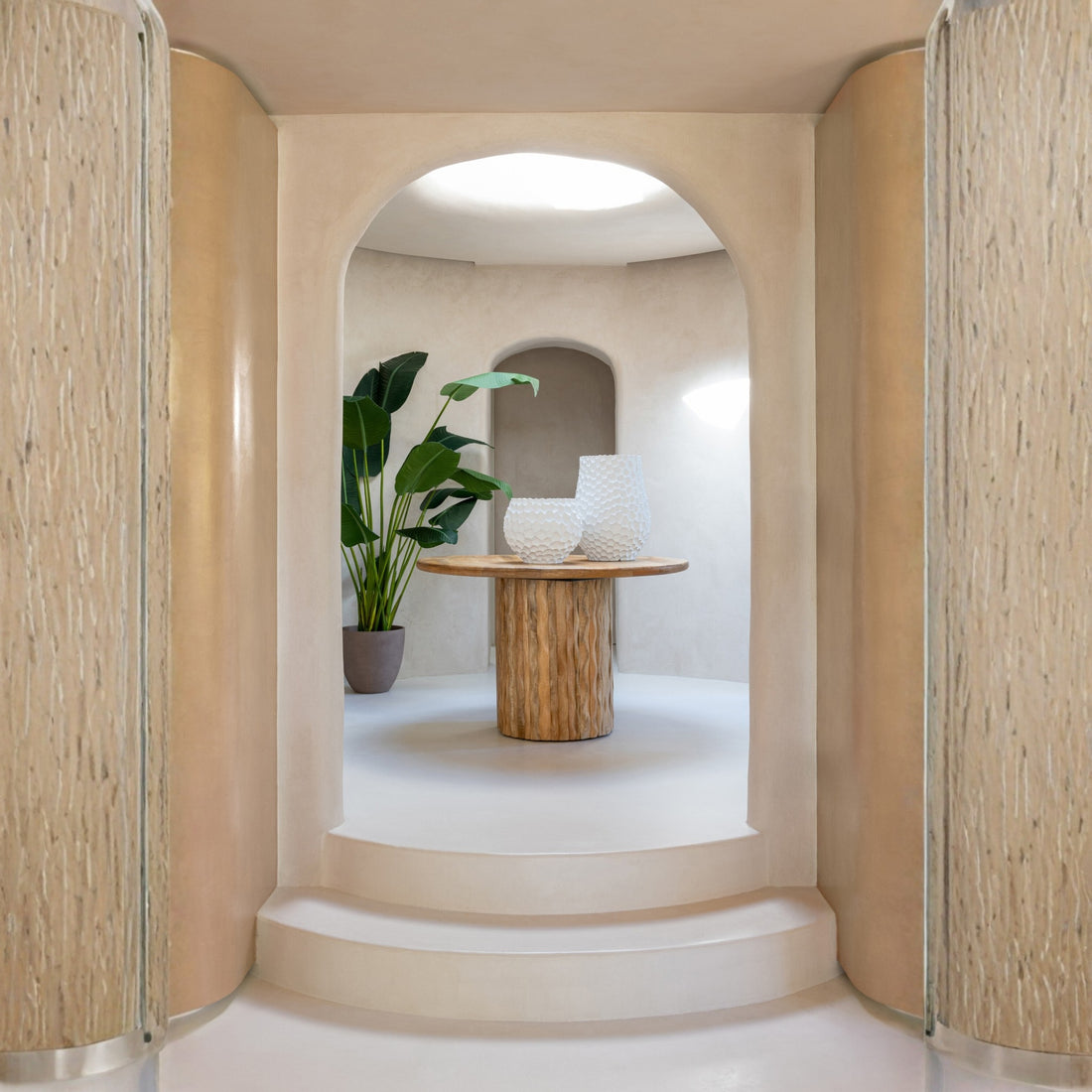 Blomsterkrukke med indhak + sandhvid yderside, stor, J-Line