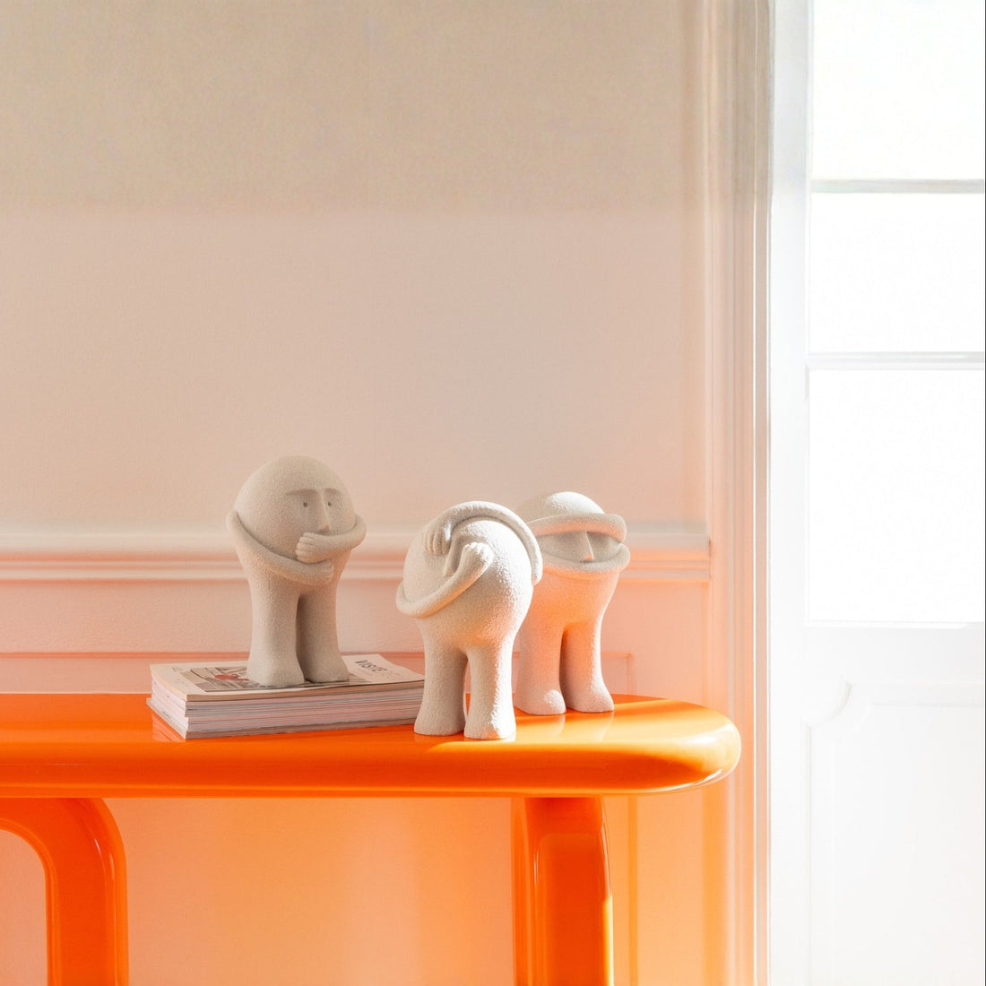 Figur Bollie i lysegrå resin, stor, assorteret, sæt med 3 fra J-Line