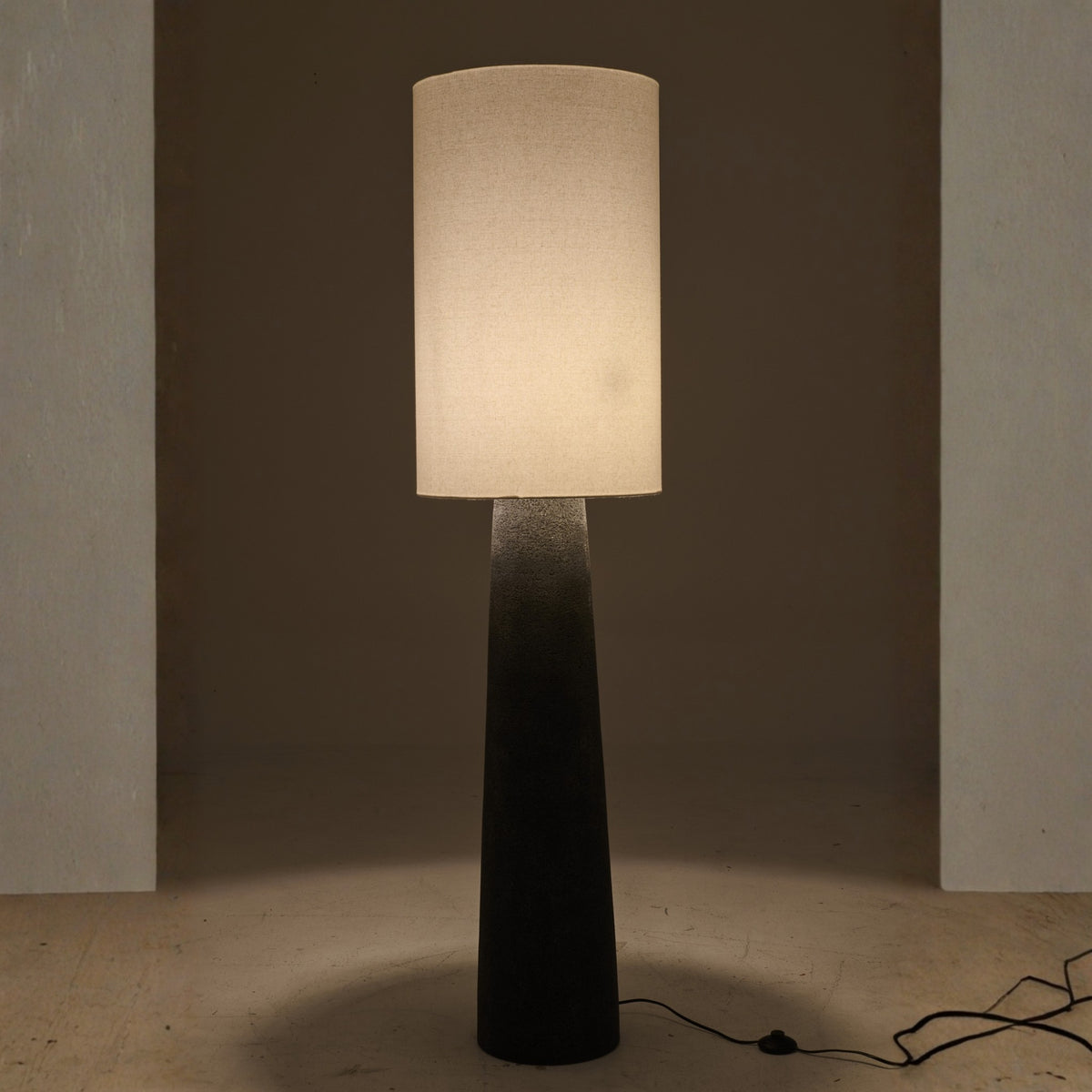 Staanlamp Ava Glasvezel Zwart/Wit Large J-Line