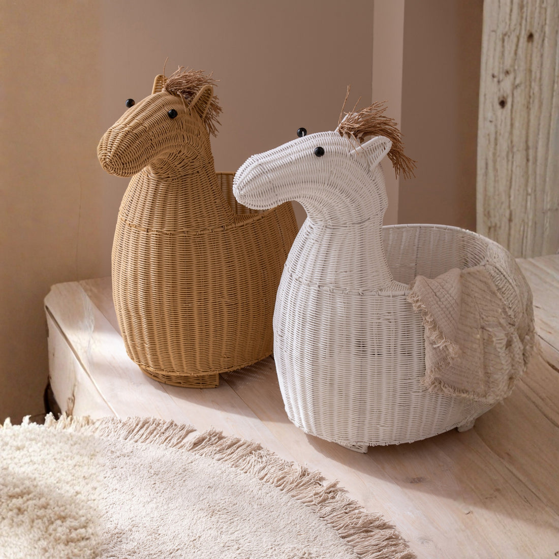 Mand Hest Plast Natur J-Line