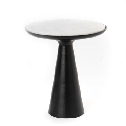 Wit marmeren bijzettafel Essy van Starfurn met zwarte metalen poot, Ø45cm x H50cm