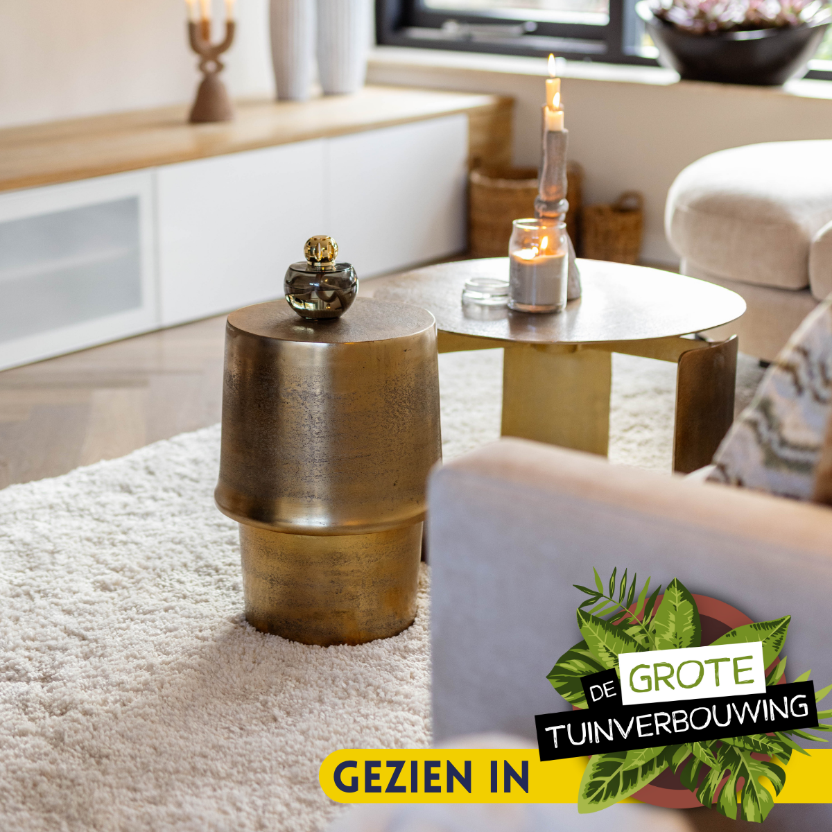 Bijzettafel Glamor van Starfurn schuin van opzij, aluminium met gouden finish en 48 cm hoog