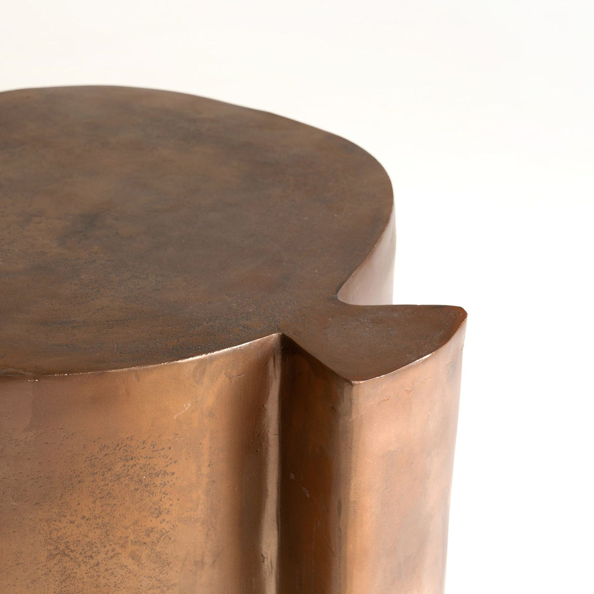 Bijzettafel Solv Aluminium Brons van Pomax, detailfoto van het aluminium en de afwerking