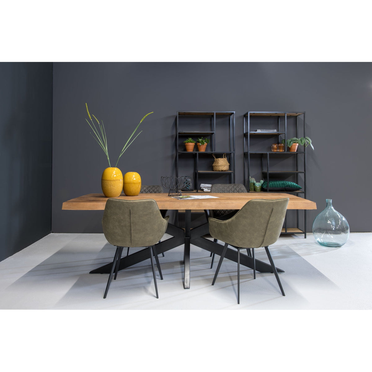 Eettafel Nairobi Tree Top Naturel 180cm in een interieur