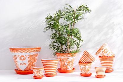 Blomsterkrukke + underskål Granada Stripes håndlavet og malet keramik, orange, ekstra stor – J-Line