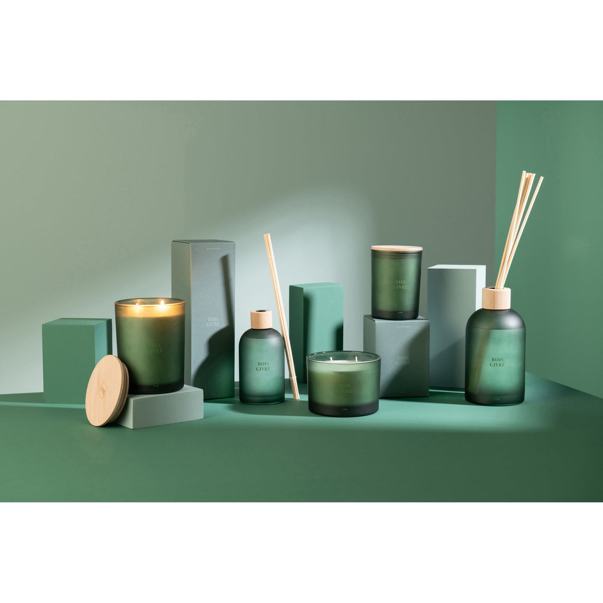 Complete Accords Essentiels Bois Givré collectie van J-Line met geurkaarsen en geurstokjes