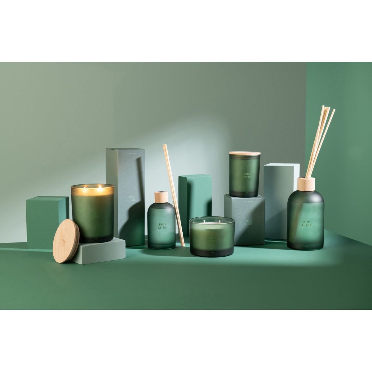 Complete Accords Essentiels Bois Givré collectie van J-Line met geurkaarsen en geurstokjes