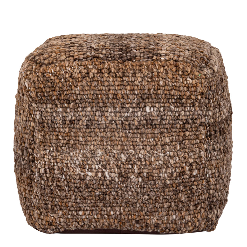 Kiella Poef Polyester Donker Kubus van PTMD, kubusvormige poef in donker polyester op witte achtergrond