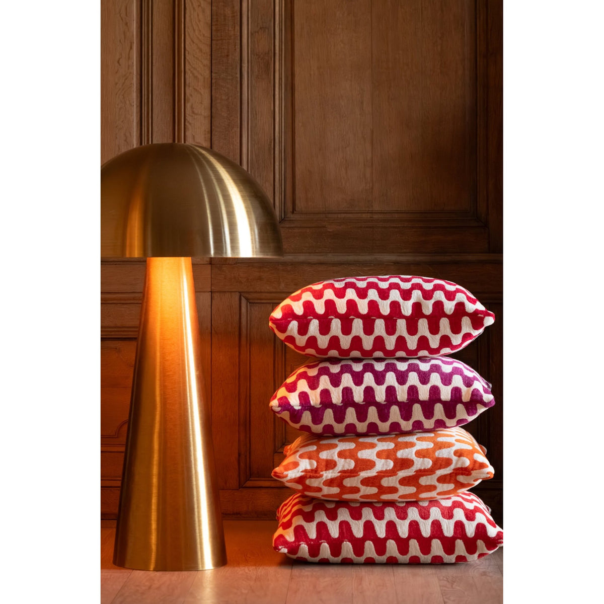 Lampe svamp metal mat guld ekstra stor J-Line