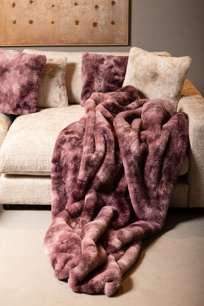 Linde Burgundy Faux Fur Bedspread Giftbox 220x240 PTMD - Poef - PTMD - livinglovely.nl