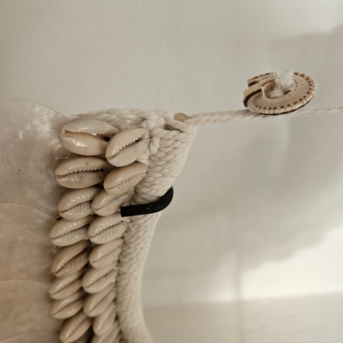 Ornament Indonesische Schelpenketting J37 - Pole To Pole - Ornament - Pole To Pole - livinglovely.nl