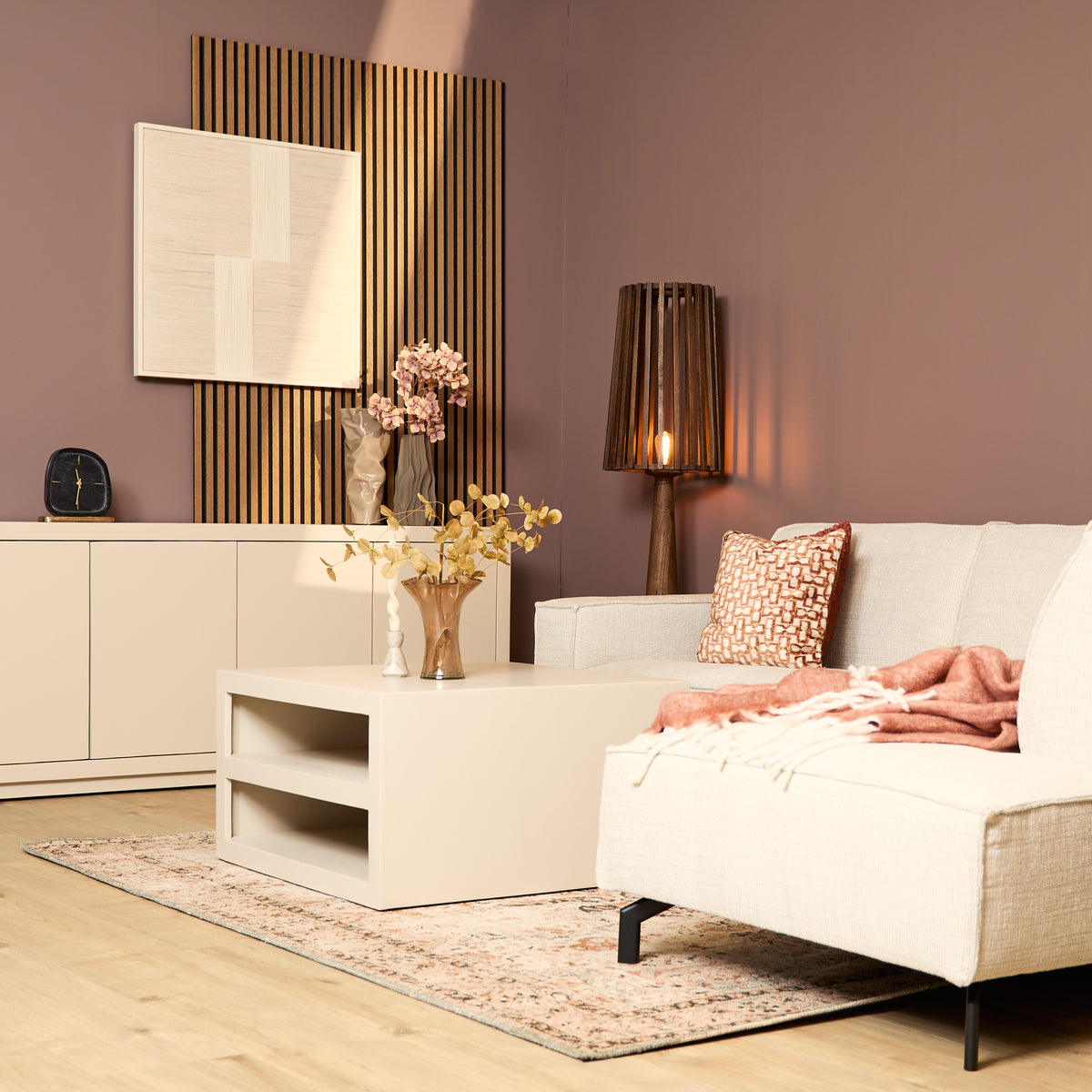 Salontafel Brussel Zand 80cm van Starfurn schuin van boven met zicht op het zandkleurige blad