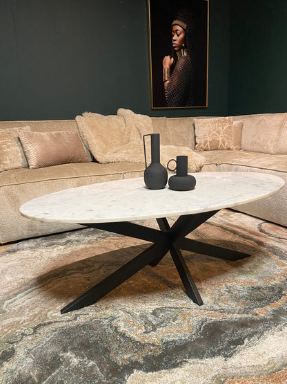 Witte marmeren salontafel Faye van Starfurn vanuit een andere hoek