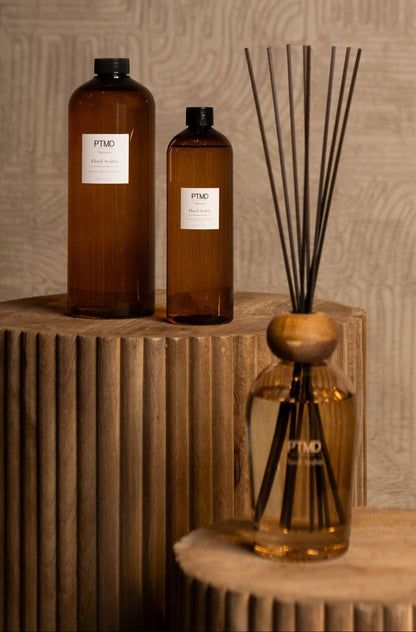 Signature Navulling Floral Arabia 500ml van PTMD, sfeerbeeld met de Signature navulling Floral Arabia