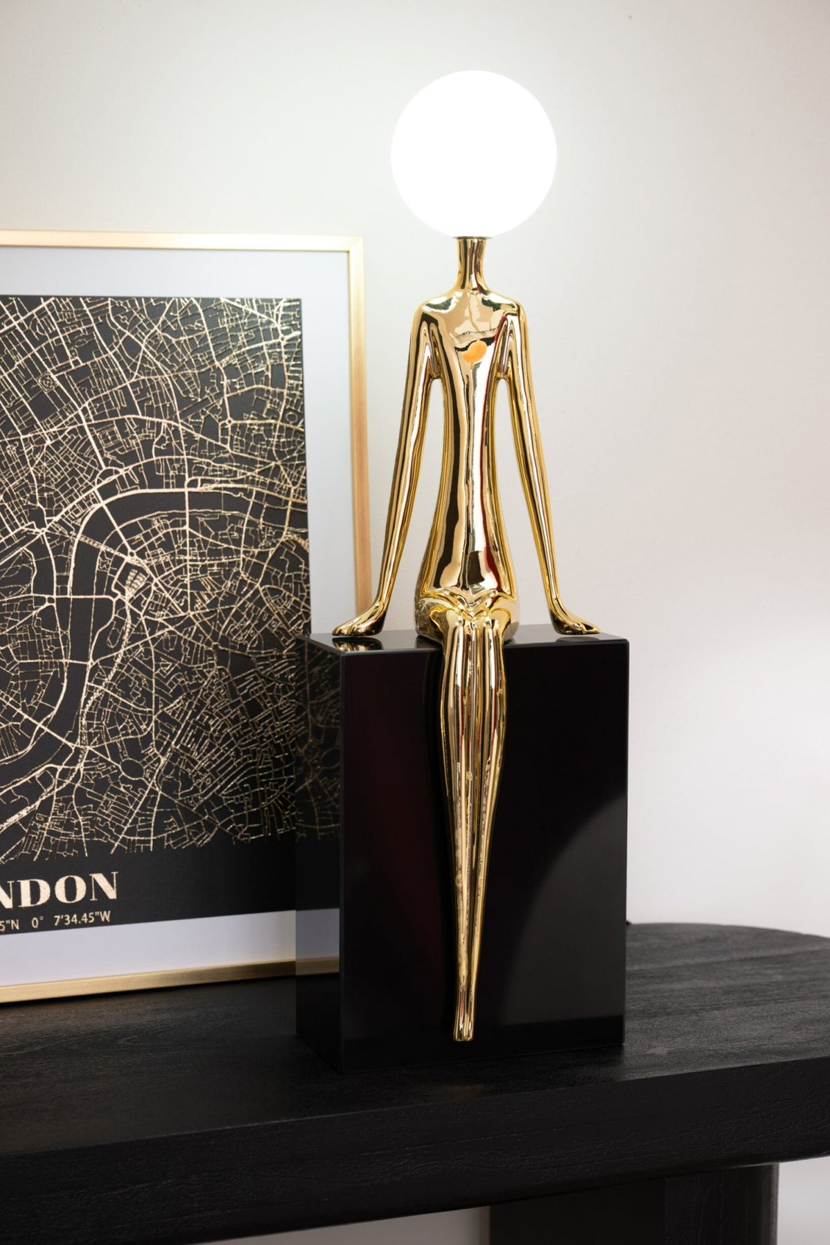 Bordlampe Siddende Silhuet Metal Guld/Sort J-Line
