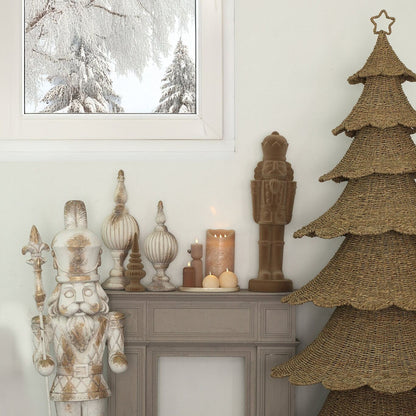 Yule Notenkraker Beige Small van PTMD, sfeerbeeld met de beige notenkraker als kerstdecoratie op een dressoir